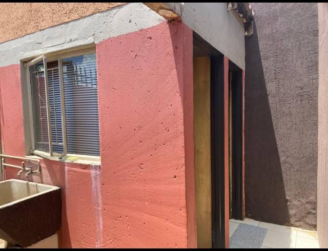3 BEDROOM HOUSE FOR SALE IN VOSLOORUS